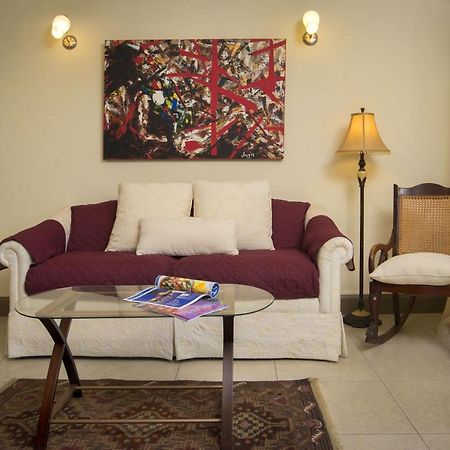 סנט ג'יימס Ground Floor Apartment Located In Hometown, 5 Min Walk To The Beach מראה חיצוני תמונה