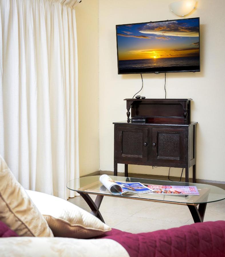 סנט ג'יימס Ground Floor Apartment Located In Hometown, 5 Min Walk To The Beach מראה חיצוני תמונה