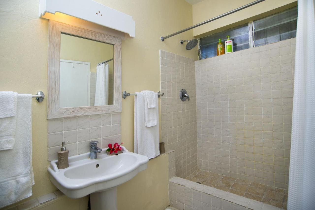 סנט ג'יימס Ground Floor Apartment Located In Hometown, 5 Min Walk To The Beach מראה חיצוני תמונה