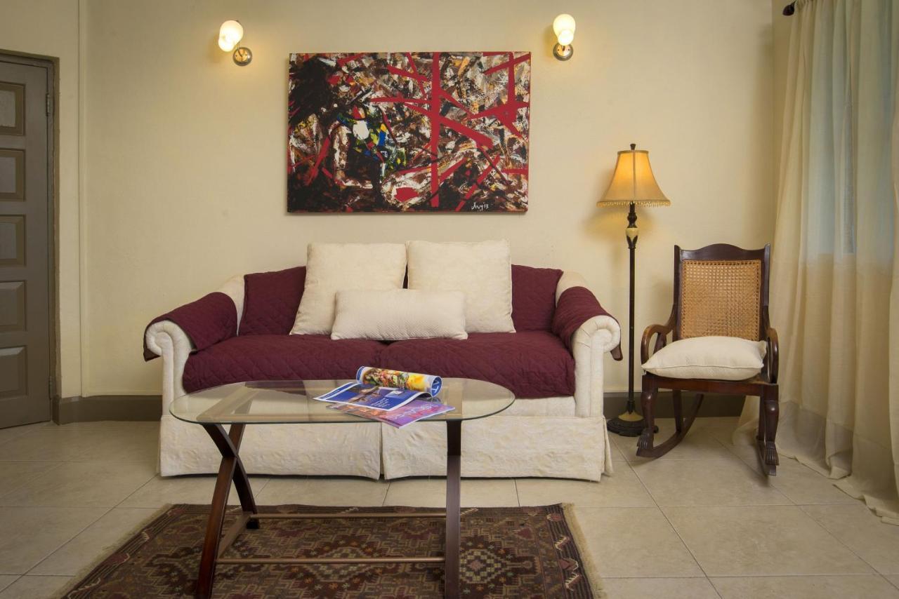 סנט ג'יימס Ground Floor Apartment Located In Hometown, 5 Min Walk To The Beach מראה חיצוני תמונה